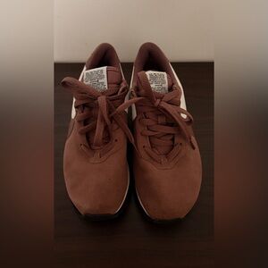 Nike women’s pink and White Low-Top Sneakers